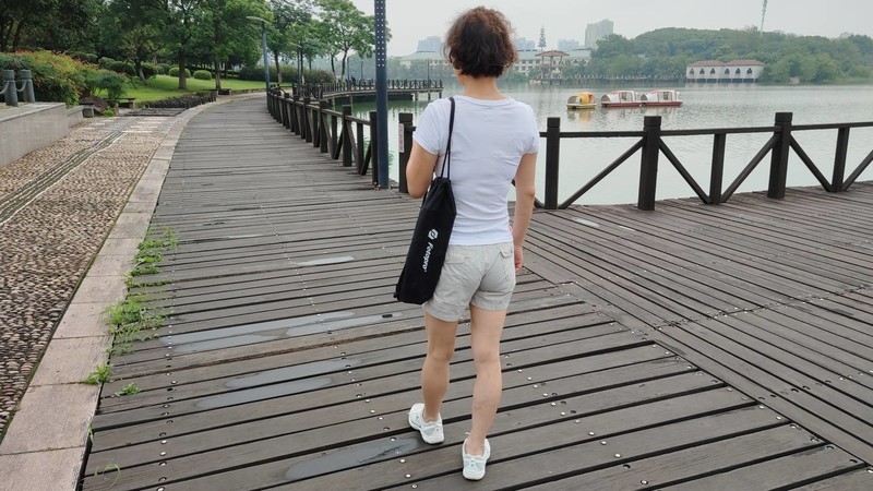 富图宝空气二号摄影三脚架，是真正意义上的便携式摄影三脚架