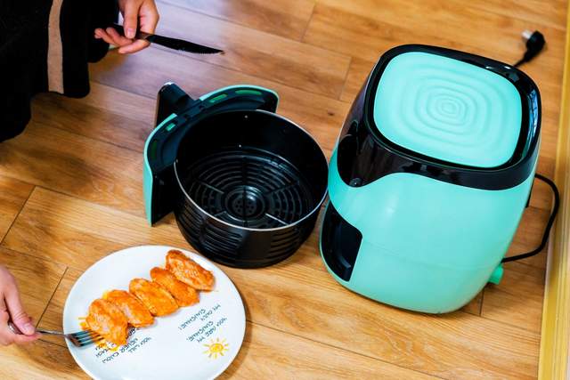 悠伴智能空气炸锅评测：新手小白秒变小厨仙，烹饪省心省时又省力