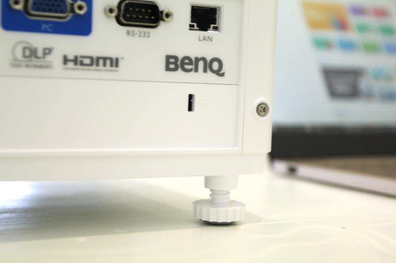 智能化场景下的办公利器，明基E592智能办公投影仪投屏上网两不误