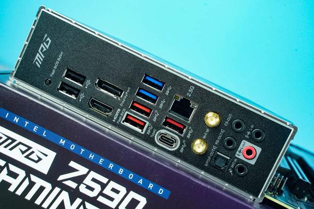 免费帮朋友装机，还丢了两个手办，赔了