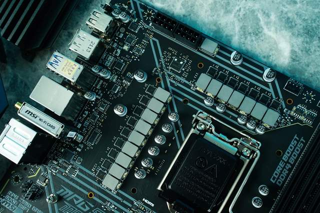 免费帮朋友装机，还丢了两个手办，赔了