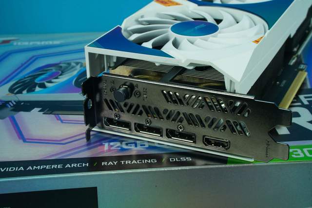 免费帮朋友装机，还丢了两个手办，赔了