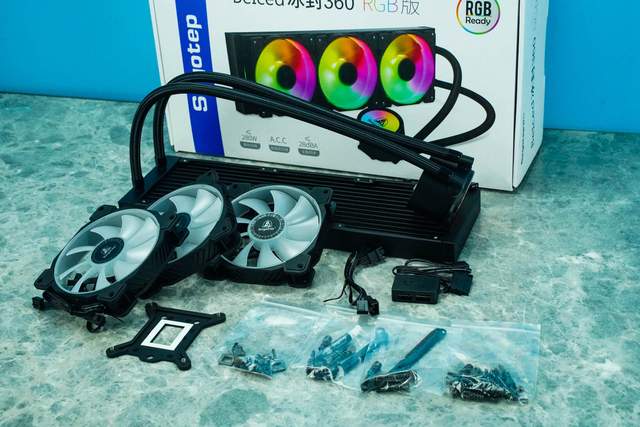 免费帮朋友装机，还丢了两个手办，赔了