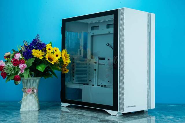 免费帮朋友装机，还丢了两个手办，赔了