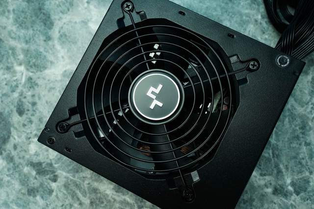 免费帮朋友装机，还丢了两个手办，赔了