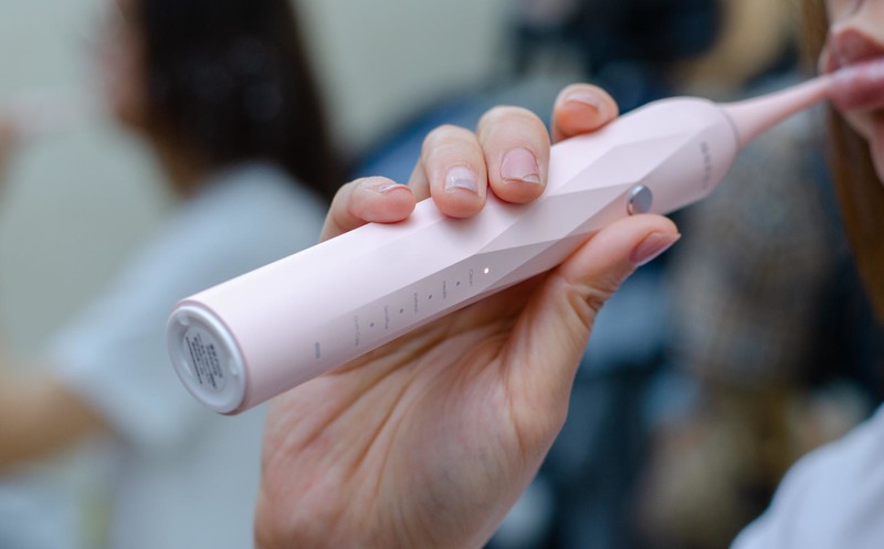 牙龈敏感，一刷牙就出血，换了一款不伤牙的牙刷就好多了