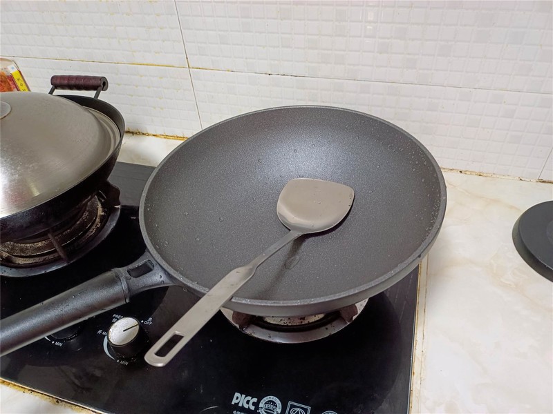 晶钻耐磨技术加持！九阳不粘锅评测：轻松感受极致的爆炒乐趣