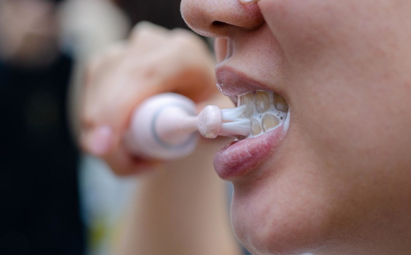 牙龈敏感，一刷牙就出血，换了一款不伤牙的牙刷就好多了