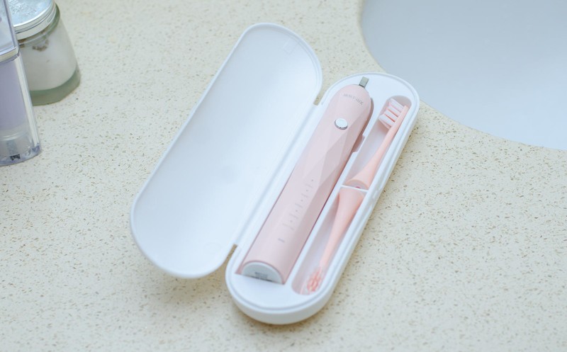 牙龈敏感，一刷牙就出血，换了一款不伤牙的牙刷就好多了