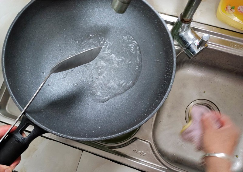 晶钻耐磨技术加持！九阳不粘锅评测：轻松感受极致的爆炒乐趣