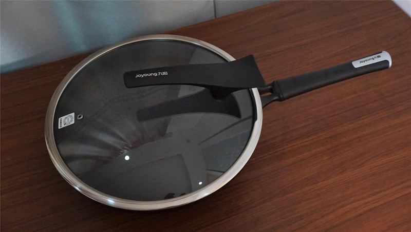 晶钻耐磨技术加持！九阳不粘锅评测：轻松感受极致的爆炒乐趣