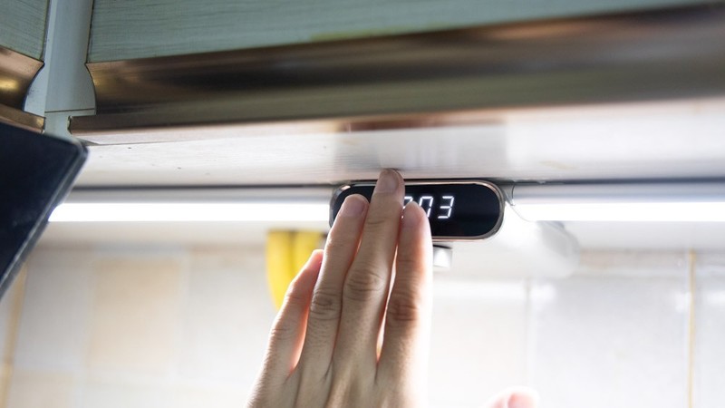 如何让厨房更有氛围？试试这款几光无线橱柜灯