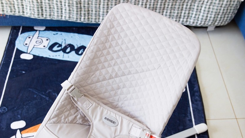 解放双手的哄娃神器，洛贝依多功能弹跳椅评测