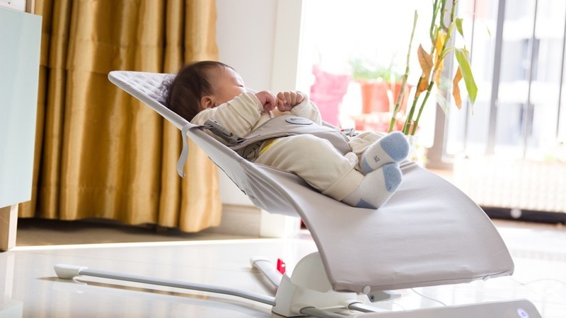 解放双手的哄娃神器，洛贝依多功能弹跳椅评测