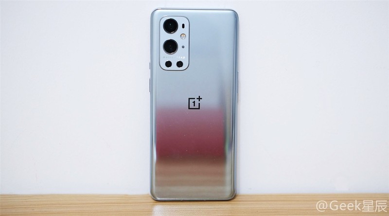 一加9Pro简单测评：游戏性能、高刷屏幕、出色成像！或许很适合你！