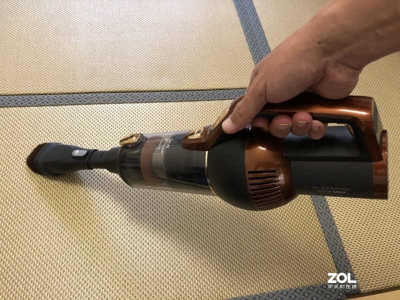 用莱克魔洁M12 MAX吸尘器：做家务好轻松