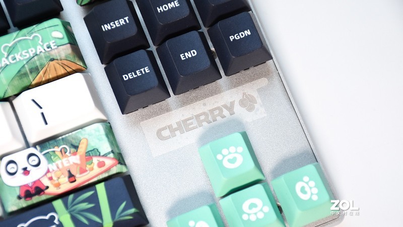 国风配色 扎实体验丨樱桃MX BOARD 8.0机械键盘