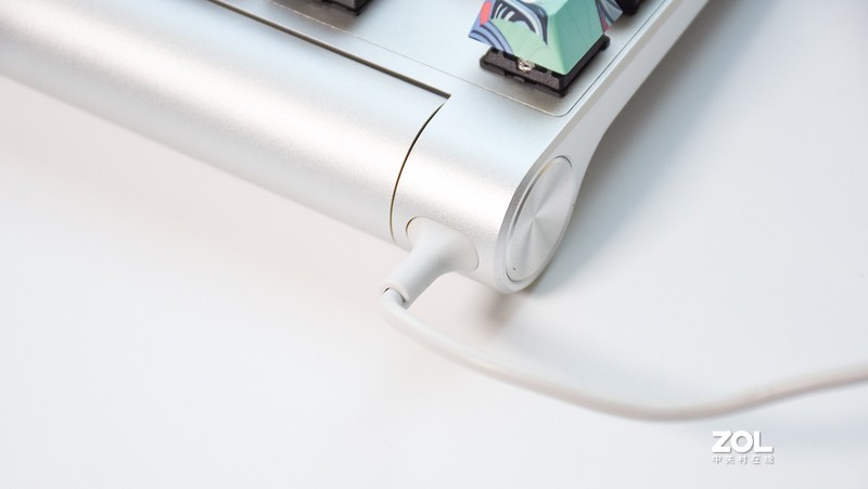 国风配色 扎实体验丨樱桃MX BOARD 8.0机械键盘