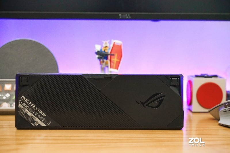 便携也可以很好用：ROG 魔导士无线机械键盘