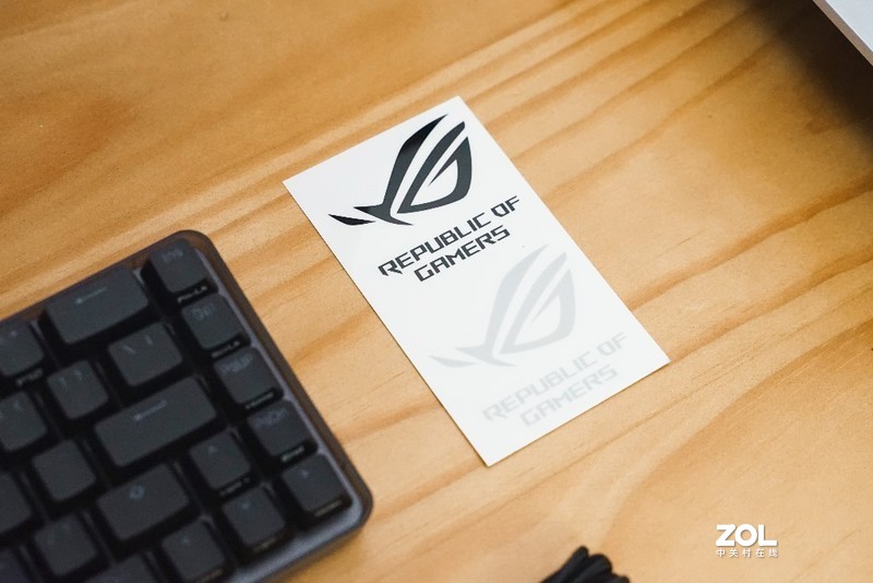 便携也可以很好用：ROG 魔导士无线机械键盘