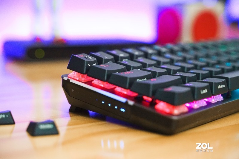 便携也可以很好用：ROG 魔导士无线机械键盘