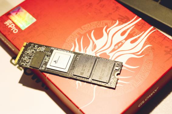 小白装机失误摔坏硬盘，花800多换国产1T到底值不值？