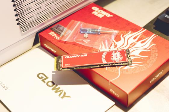 小白装机失误摔坏硬盘，花800多换国产1T到底值不值？