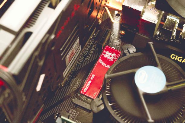 小白装机失误摔坏硬盘，花800多换国产1T到底值不值？