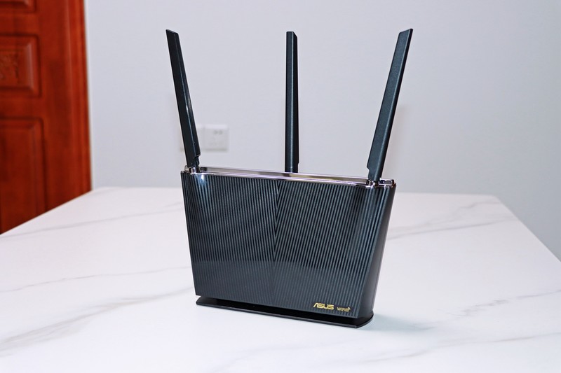 华硕 RT-AX68U，能否撼动经典型号 AC66UB1？
