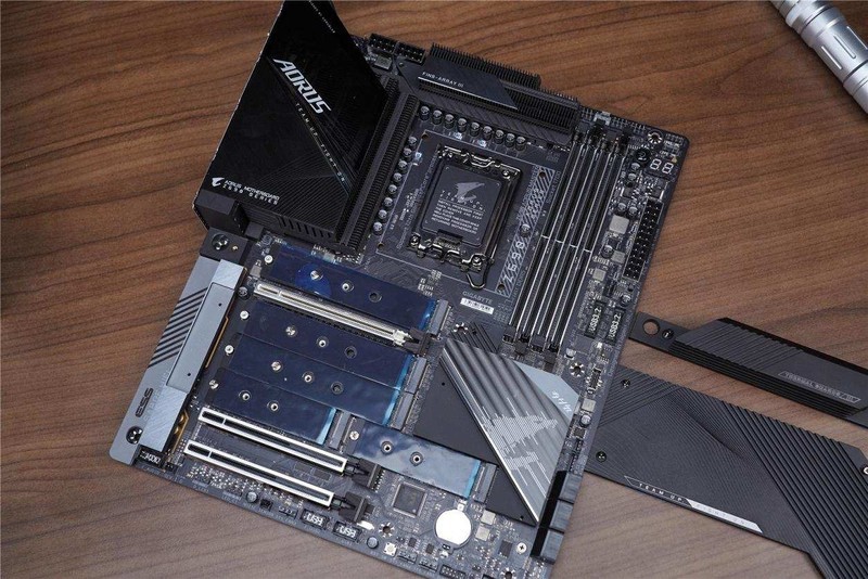 顶级DIY发烧友首选，最强主板来袭—技嘉超级雕Z690 AORUS MASTER