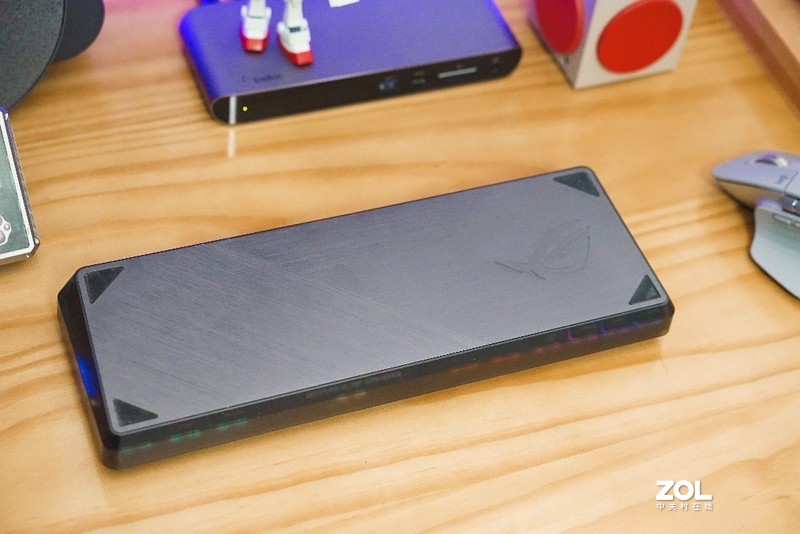 便携也可以很好用：ROG 魔导士无线机械键盘