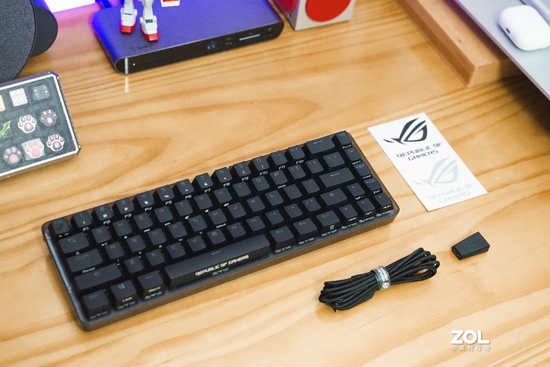 便携也可以很好用：ROG 魔导士无线机械键盘