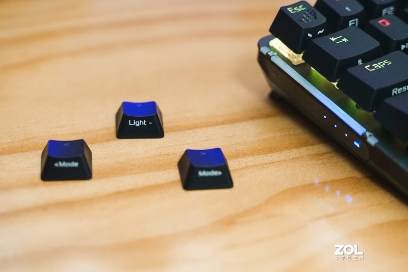 便携也可以很好用：ROG 魔导士无线机械键盘