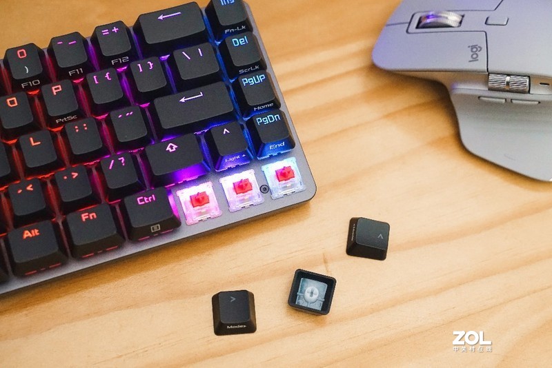 便携也可以很好用：ROG 魔导士无线机械键盘