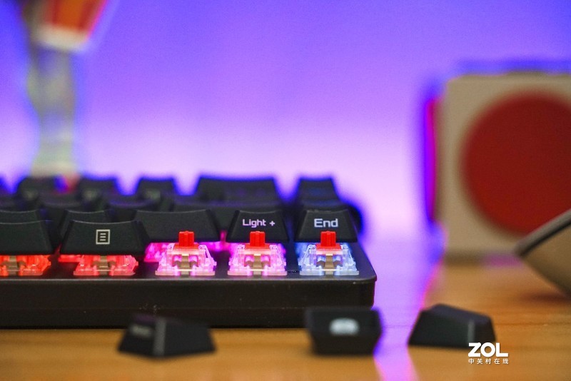 便携也可以很好用：ROG 魔导士无线机械键盘