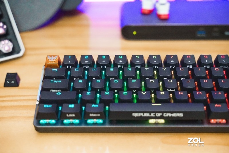 便携也可以很好用：ROG 魔导士无线机械键盘