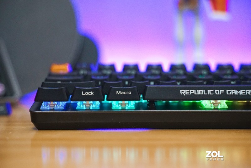 便携也可以很好用：ROG 魔导士无线机械键盘