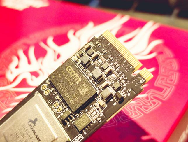 小白装机失误摔坏硬盘，花800多换国产1T到底值不值？