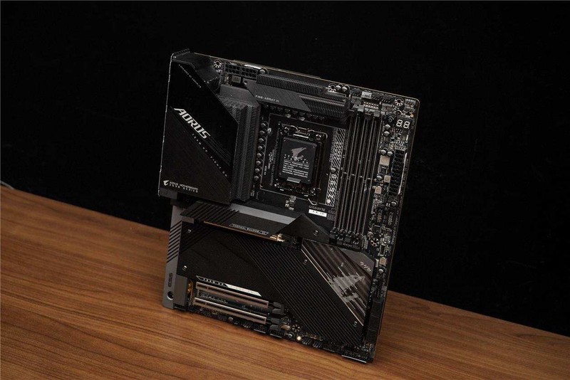 顶级DIY发烧友首选，最强主板来袭—技嘉超级雕Z690 AORUS MASTER