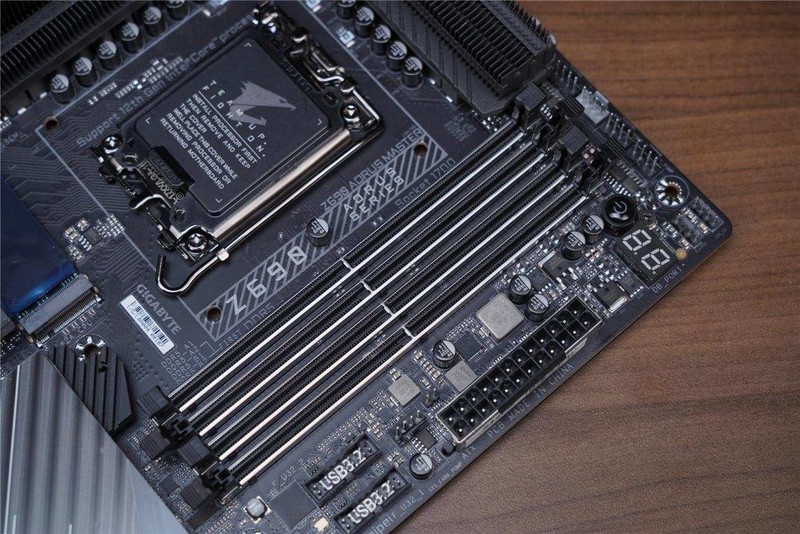 顶级DIY发烧友首选，最强主板来袭—技嘉超级雕Z690 AORUS MASTER