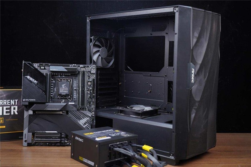 顶级DIY发烧友首选，最强主板来袭—技嘉超级雕Z690 AORUS MASTER