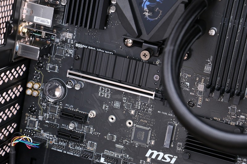 搭载 AMD 锐龙 5600X，微星宙斯盾 Aegis Z5 准系统上手玩