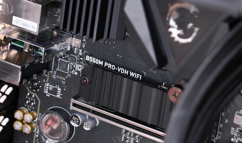 搭载 AMD 锐龙 5600X，微星宙斯盾 Aegis Z5 准系统上手玩