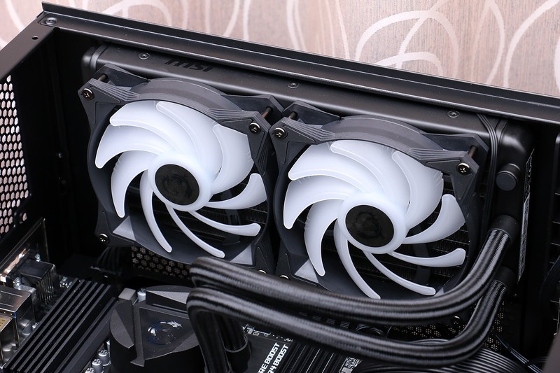 搭载 AMD 锐龙 5600X，微星宙斯盾 Aegis Z5 准系统上手玩