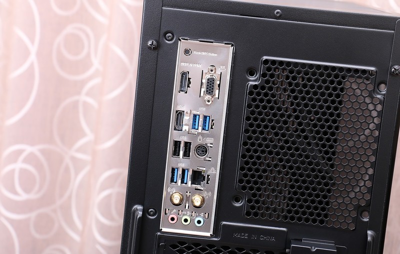 搭载 AMD 锐龙 5600X，微星宙斯盾 Aegis Z5 准系统上手玩