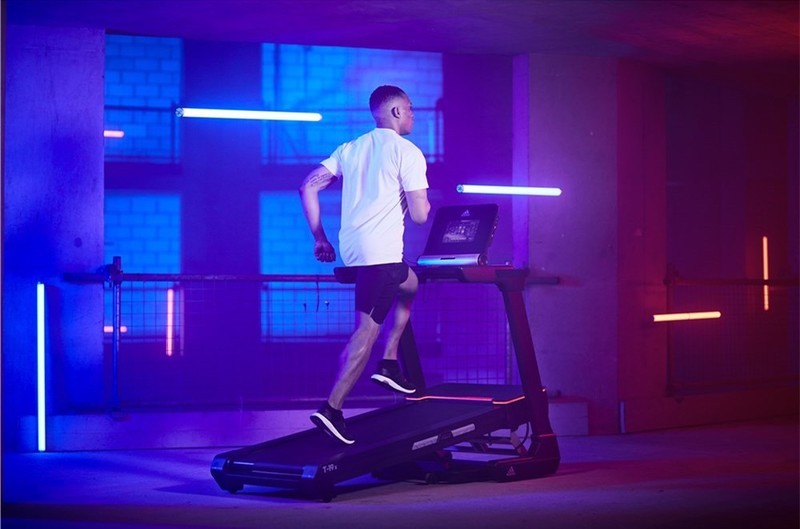 不能出门跑步的时候有一台阿迪达斯T-19X跑步机就够了