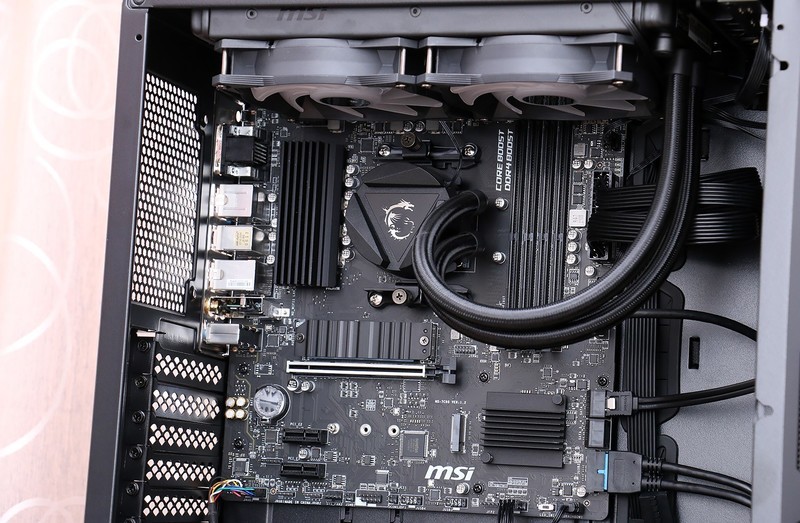 搭载 AMD 锐龙 5600X，微星宙斯盾 Aegis Z5 准系统上手玩