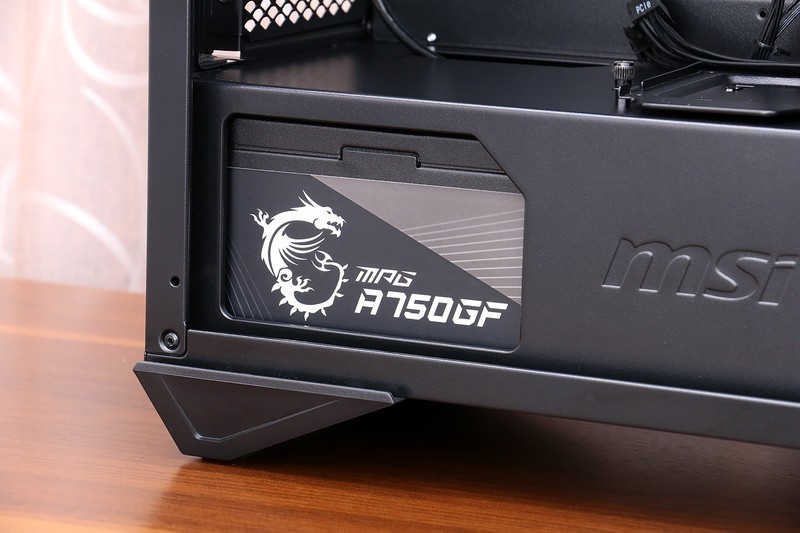 搭载 AMD 锐龙 5600X，微星宙斯盾 Aegis Z5 准系统上手玩