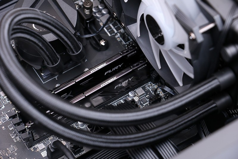 搭载 AMD 锐龙 5600X，微星宙斯盾 Aegis Z5 准系统上手玩