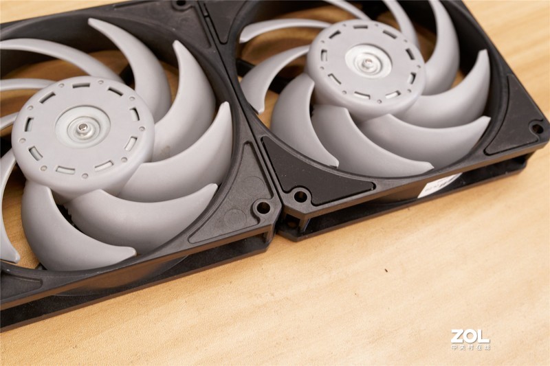 不惧炎热夏日装机新选择， XPG 入侵者&季风系列温柔台风评测